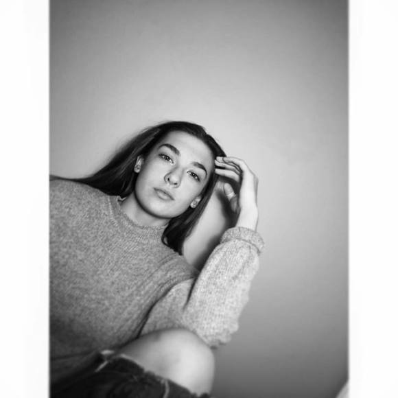 Meet your Posher, Emma - Picture 1 of 1